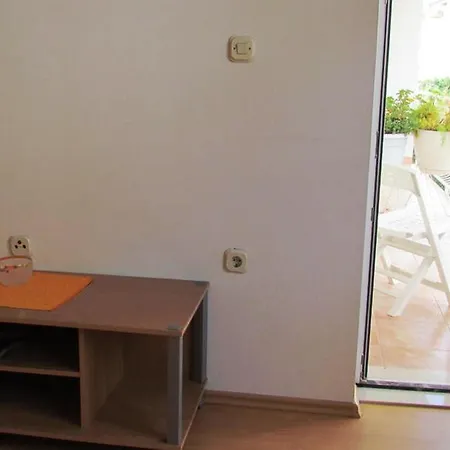 Urban Jadre アパート マカルスカ